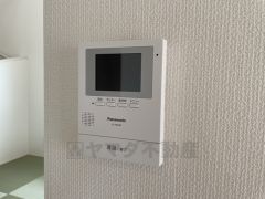 防犯性、セキュリティ対策に安心できるテレビモニター付きインターフォンです。セールスマン対策にもなり安心できます。
