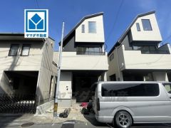 スーパーやコンビニなども近く周辺環境充実。快適でゆとりのある生活空間で新生活を始めましょう＾＾