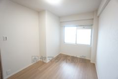 家具を選ばないナチュラルなフローリングとシンプルなクロスです＾＾