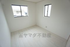 家具を選ばないナチュラルなフローリングとシンプルなクロスです＾＾