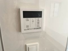 キッチン横からボタンひとつで操作が楽々。