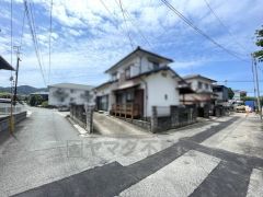 前面道路は南側、約4ｍ。