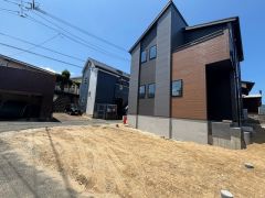 前原小学校まで徒歩2分　通学の負担が少なく、お子様も安心して通える環境