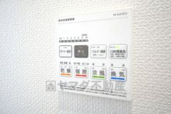 浴室暖房乾燥機には、暖房、乾燥、涼風、換気の4つの機能が付いています。タイマー付きです。換気・雨の日の洗濯も安心です＾＾