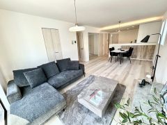 （家具はCGによるイメージとなります。）おしゃれなキッチンを中心とした開放的なリビング。お友達や親せきをお招きするのも楽しみです＾＾