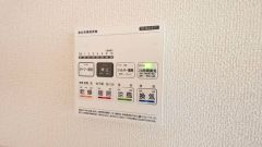 浴室暖房乾燥機には、暖房、乾燥、涼風、換気の4つの機能が付いています。タイマー付きです。雨の日はもちろん、急ぎで洗濯する必要のあるお子様の体操服や、下着類などを乾かすのに便利です。