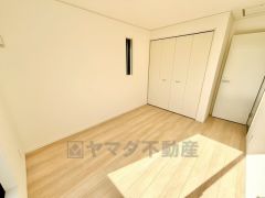 1日の疲れを癒すくつろぎのバスルーム。足を伸ばしてもゆったりと入れるサイズです。お子様と一緒にお風呂に入っても狭くないですね＾＾