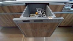 炊事時間を大幅に短縮できる食器洗浄乾燥機付き＾＾食器を洗う手間が減るので家族とのコミュニケーションの時間や自分の時間が増えますね。