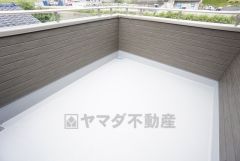 陽当たりの良いバルコニーです。お洗濯やお布団干しはもちろん、日光浴スペースにも。