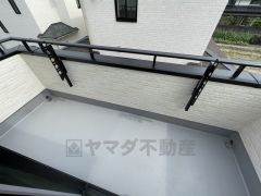 陽当たりの良いバルコニーです。お洗濯やお布団干しはもちろん、日光浴スペースにも。