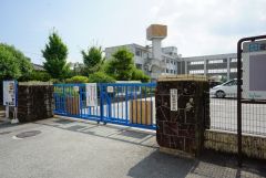昭栄中学校