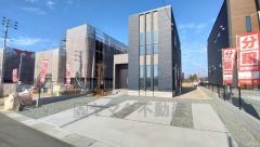 駐車スペースはゆとりある2台分を確保。マイカー用に、お客さま用に、余裕を持ってご利用いただけます。