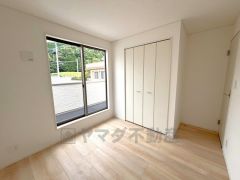 バルコニーに面していて日当たりがよく、寝室としての利用もおすすめです＾＾