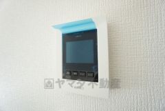 防犯はもちろんセールスマン対策にもなるモニター付きインターホン。