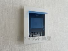 防犯性、セキュリティ対策に安心できるテレビモニター付きインターフォンです。セールスマン対策にもなり安心できます。