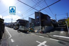 前面道路北側5ｍに面しています。