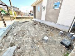 カースペースは2台分確保(縦列駐車) ご夫婦で1台ずつ所持されているご家庭も、来客時も安心ですね。