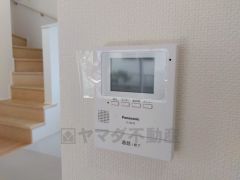 防犯性、セキュリティ対策に安心できるテレビモニター付きインターフォンです。セールスマン対策にもなり安心できます。