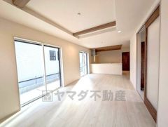 20.25帖のLDK。白を基調としたおしゃれな憩いの空間です＾＾