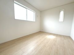 シンプルで使い勝手の良い洋室。自由にレイアウトができそうですね。