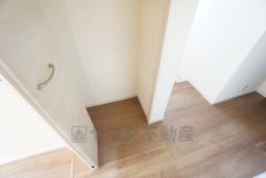 2階ホールには収納を設けています。生活用品のストック、清掃道具の収納場所としても重宝しますね。