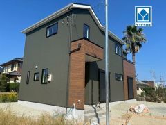 閑静な住宅地でのんびりとした住環境。 元岡小学校徒歩13分、元岡中学校徒歩24分