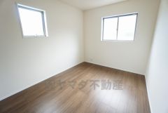 家具を選ばないナチュラルなフローリングとシンプルなクロスです＾＾