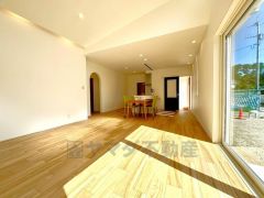 キッチンから会話が弾みそうなダイニングです。お友達や親せきをお招きするのも楽しみになりますね＾＾