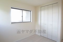 クローゼット付きなので、すっきりと整理整頓でき気持ちよく過ごせますね＾＾