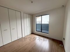 バルコニーに面していて日当たりがよく、寝室としての利用もおすすめです＾＾