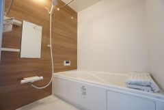 掲載写真は、同一ハウスメーカーの施工事例を使用しています。インテリア・家具等も含め、雰囲気の参考としてご覧ください。実際の物件とは、仕様・設備・色味などが一部異なる場合がございます。