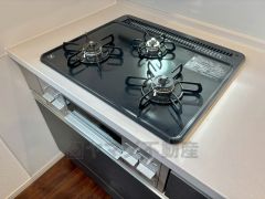 3口コンロなので、効率よく調理ができます。毎日のお料理が楽しくなりますね。