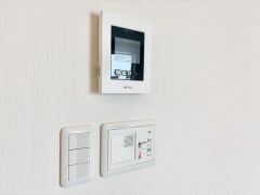防犯性、セキュリティ対策に安心できるテレビモニター付きインターフォンです。セールスマン対策にもなり安心できます。