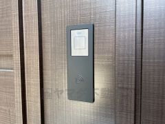 かざすだけで開閉できる、タッチキー採用の玄関。お買い物帰りで、両手がふさがってきても簡単に中に入れます＾＾