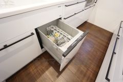 炊事時間を大幅に短縮できる食器洗浄乾燥機付き＾＾冬場の洗い物で手荒れの悩みもなくなります。