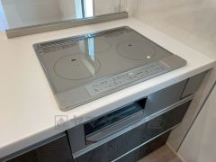 汚れてもサッとふける、お手入れのしやすいIHクッキングヒーター。オール電化なので経済的です。