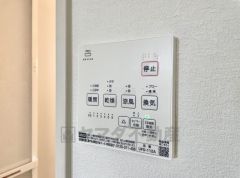 浴室暖房乾燥機には、暖房、乾燥、涼風、換気の4つの機能が付いています。タイマー付きです。換気・雨の日の洗濯も安心です＾＾