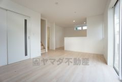 家族が集まる開放的なリビング。思い思いの時間を過ごしたり、家族みんなで食事をしたり、素敵な団らんの場になりますね＾＾