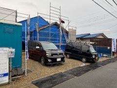 駐車並列2台確保＆お庭としても駐車場としても使えるスペースあり＾＾