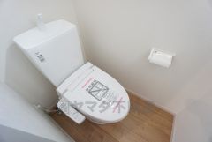 1階・2階の2ヶ所にトイレがあるので、忙しい朝にもゆとりができますね。 トイレ待ちの時間が短くて済みます。