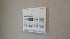 浴室暖房乾燥機付き。天候に左右されず、いつでも好きなときに洗濯物を干せるので、仕事や家事で忙しい方に重宝します。