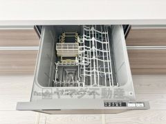 炊事時間を大幅に短縮できる食器洗浄乾燥機付き＾＾食器を洗う手間が減るので家族とのコミュニケーションの時間や自分の時間が増えますね。