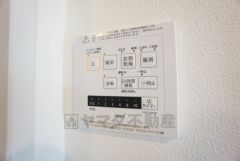 浴室暖房乾燥機には、暖房、乾燥、涼風、換気の4つの機能が付いています。タイマー付きです。換気・雨の日の洗濯も安心です＾＾