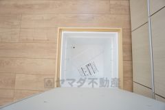 キッチンにある床下収納は、居住スペースを減らさずに買い置きの調味料や非常食などを保管することができます。