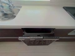 炊事時間を大幅に短縮できる食器洗浄乾燥機付き＾＾食器を洗う手間が減るので家族とのコミュニケーションの時間や自分の時間が増えますね。