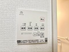 炊事時間を大幅に短縮できる食器洗浄乾燥機付き＾＾食器を洗う手間が減るので家族とのコミュニケーションの時間や自分の時間が増えますね。