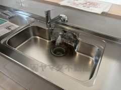 大きなお鍋も楽々洗える幅の広いシンクです＾＾