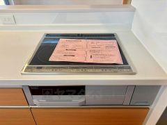 3種類の料理が同時に調理できる、3口のIHコンロ。忙しい夕食の支度時間が短縮できて効率よくお料理が楽しめます。 