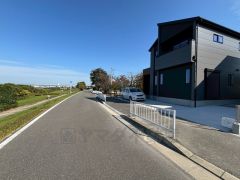 前面道路は6ｍと広々としているので、駐車も楽々できますね＾＾