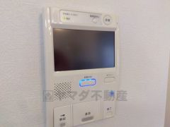 防犯性、セキュリティ対策に安心できるテレビモニター付きインターフォンです。セールスマン対策にもなり安心できます。